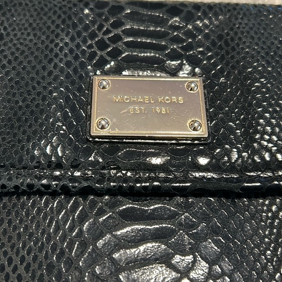 Michael Kors python embossed clutch NWOT - Picture 3 of 5